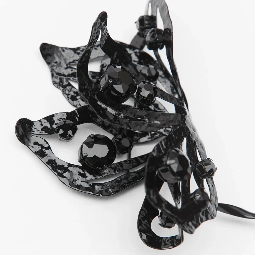 Zara limited edition floral brooch you cannot miss - Picture 2 of 4